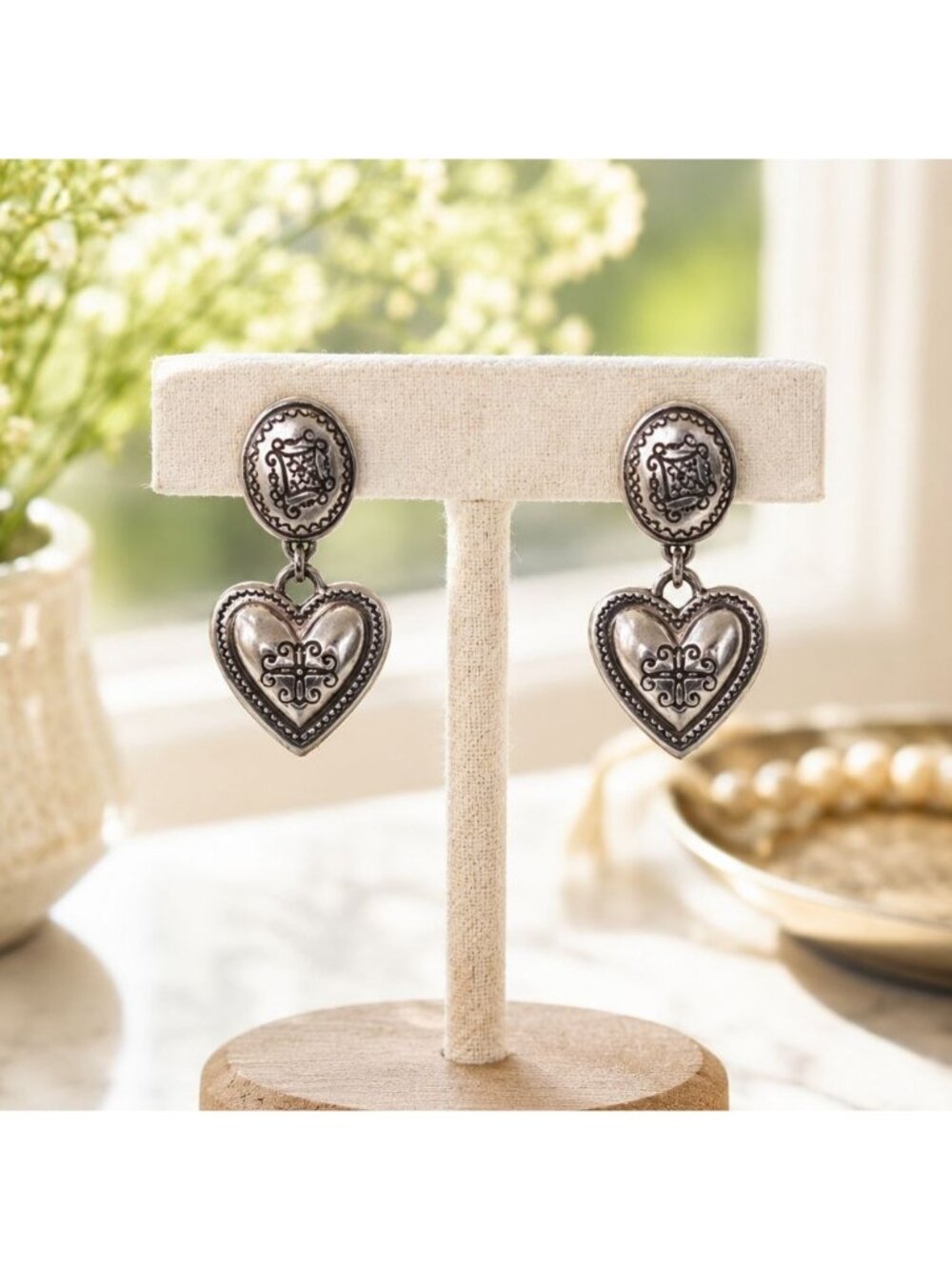 Vintage Heart-Shaped Silver Dangle Earrings With Intricate Embossed Details Push
